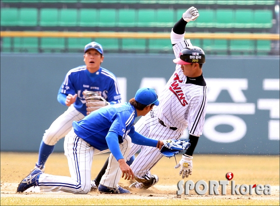 `어랏! 볼이 빠졌네`