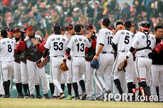 첫승 LG, 삼성에 7-3 승리!