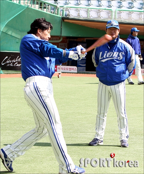 이승엽의 타격이 흐믓한 류중일감독!