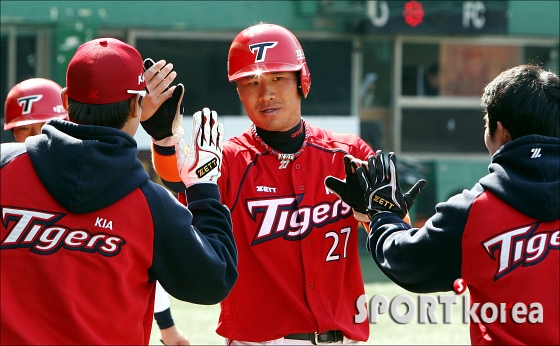 김상현 `3-3 동점 승부는 지금부터`