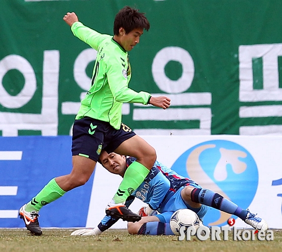 이동국-김용대, 골을 향한 `공의 운명은?`