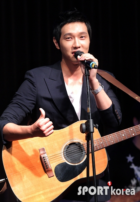 지현우, `오늘 기분 최고!`