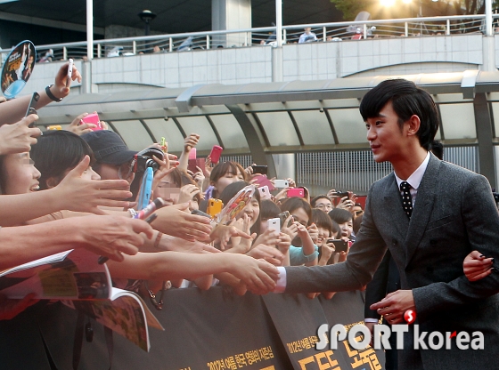 김수현, 소녀팬심 훔치는 `훤느님의 찬란한 은총!`