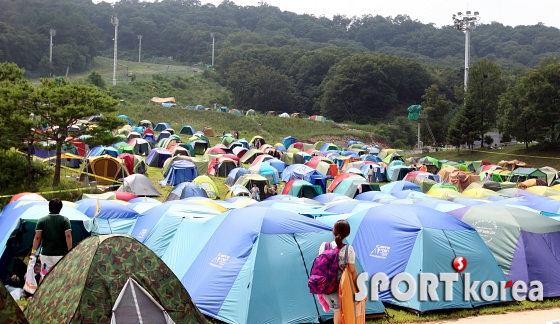 자연과 어우러진 수많은 텐트 (2012 지산 밸리 록페스티벌)