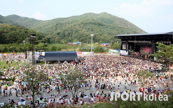 구름관중으로 가득 찬 지산 포레스트 리조트 (2012 지산 밸리 록페스티벌)