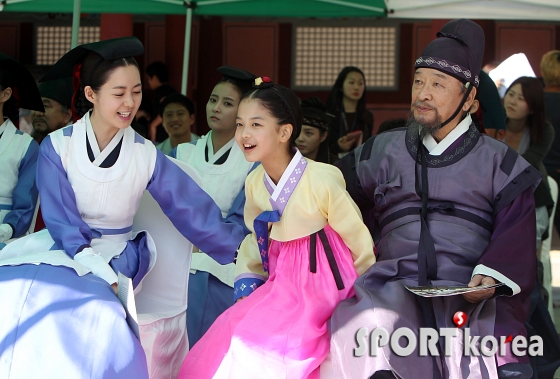 이요원, (노)정의야 이순재 선생님 옆에 앉으렴~