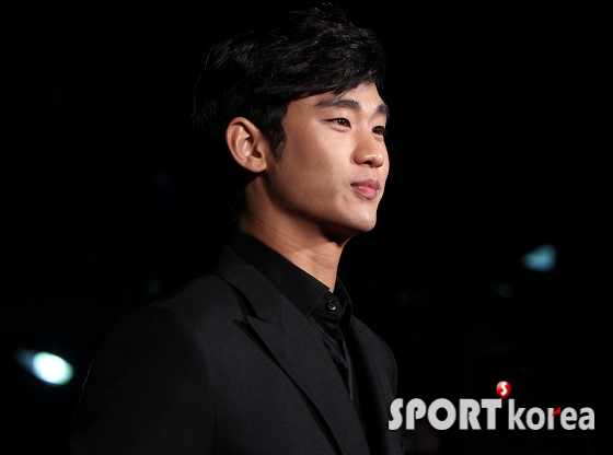 `블링블링` 김수현, `독보적인 존재감`