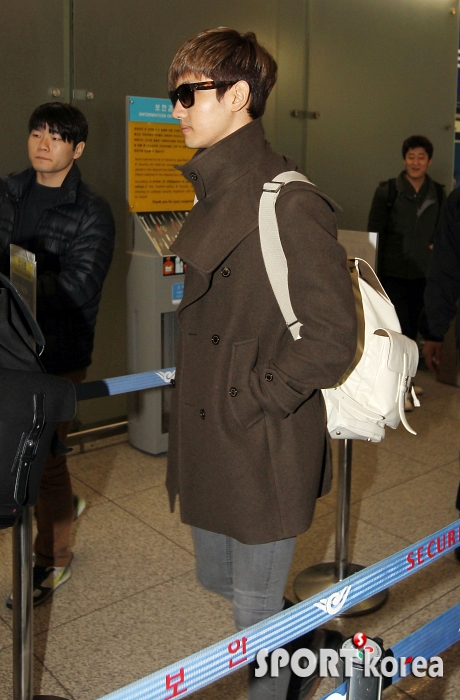 최강창민, 여유있게 출국~