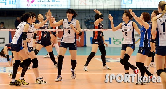 IBK `KGC에 3-0 승리`