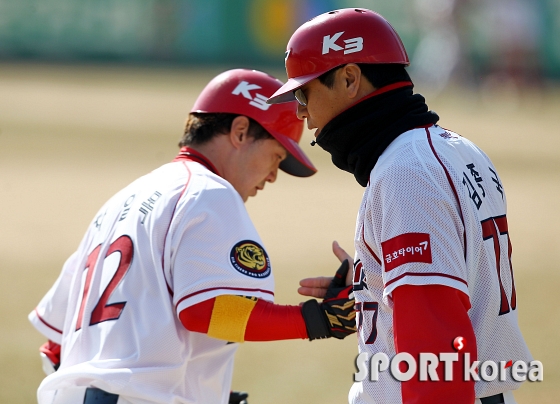 김종국 코치 `나이스 홈런`