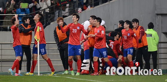 한국, 손흥민 결승골로 카타르에 2-1 승리
