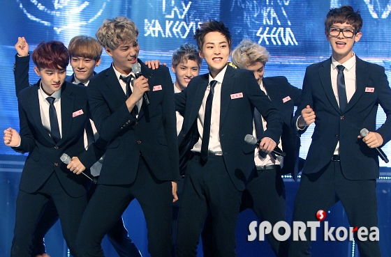 엑소, `쇼챔 1위`에 단체로 `으르렁~`