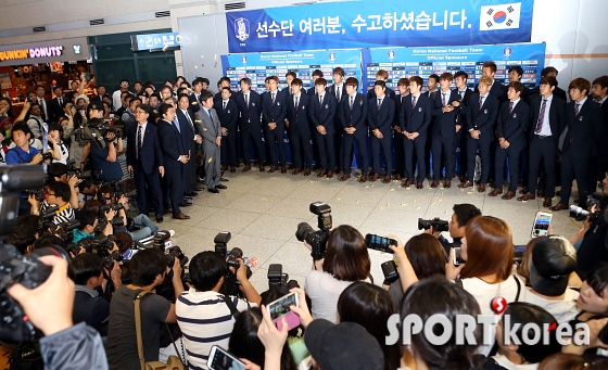 축구대표팀 해단식 `축구팬 분노에 호박엿 난장판~`