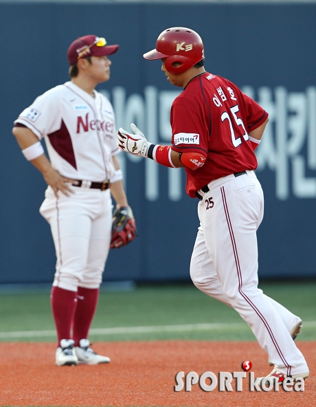 홈런 이범호 `윤석민의 장군에 멍군`