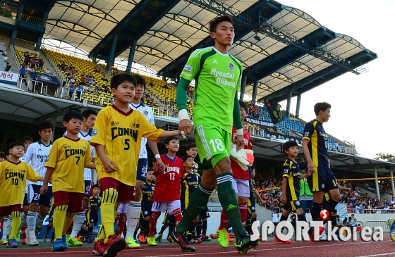 대한민국 축구 수문장의 희망 김승규, 이제는 K리그의 심장이 뛴다.