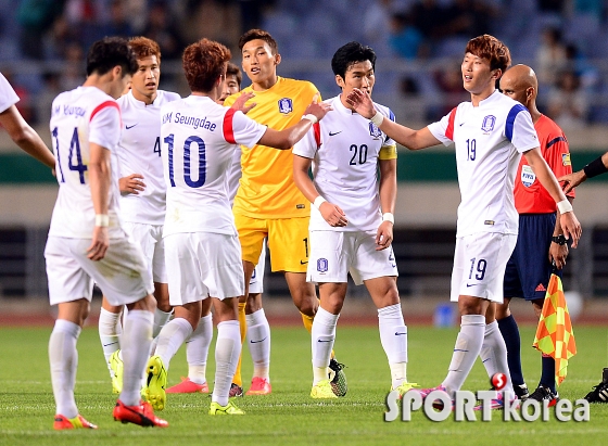 한국, 말레이시아에 3-0 승리