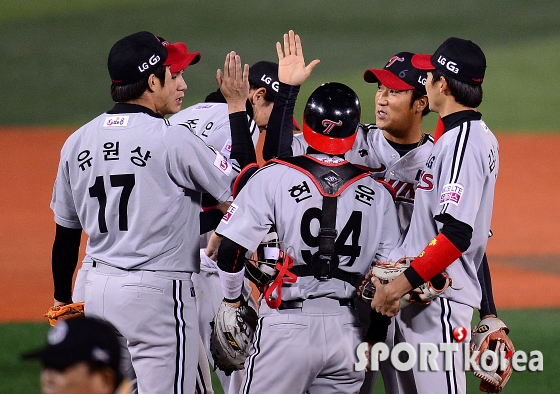 LG, 9-2 승리하며 1승 1패 기록