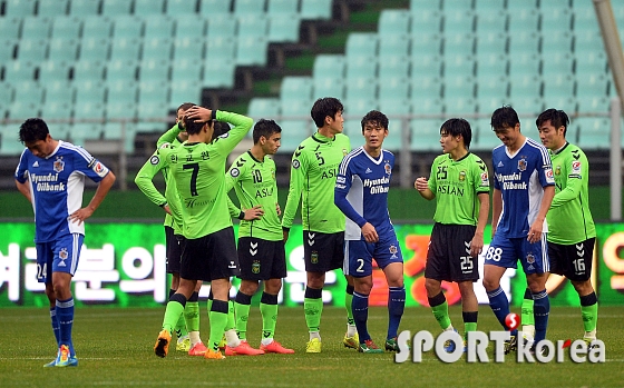 울산, 전북 대기록 저지하며 무승부!