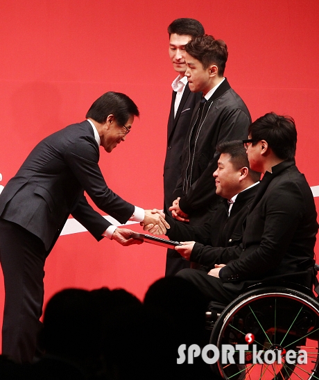 휠체어농구대표팀 `인간 승리, 우수장애인선수상 수상`