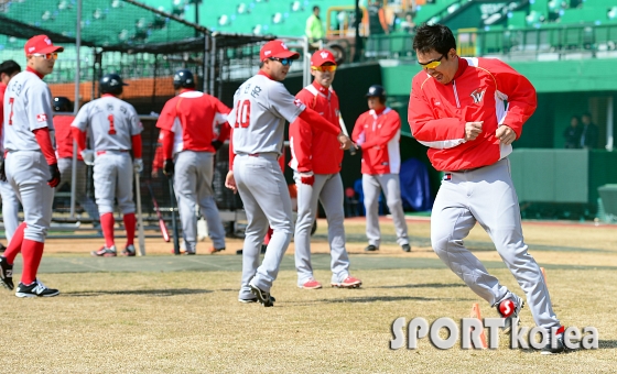 나주환 `훈련도 재미있게~`