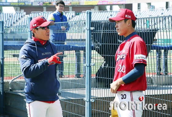 이대진 감독 `좀 더 낮게 던져보자`