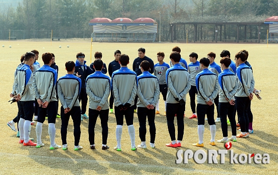 U-22 대표팀 `신태용 감독님 말씀에 귀 쫑긋`