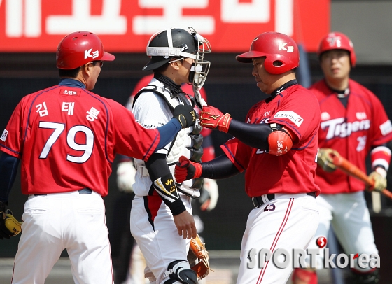 이범호 `시범경기 첫 홈런`