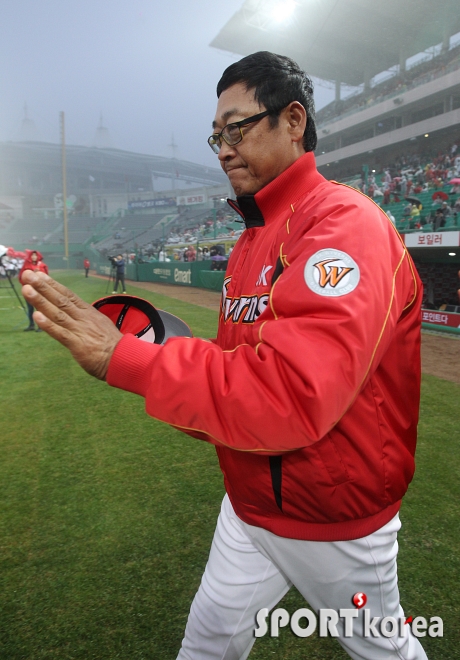 인천경기 개막식, 소개되는 김용희 감독