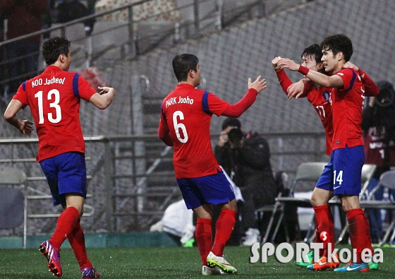 한국 축구대표팀 `차두리 은퇴 경기, 승리로 장식`