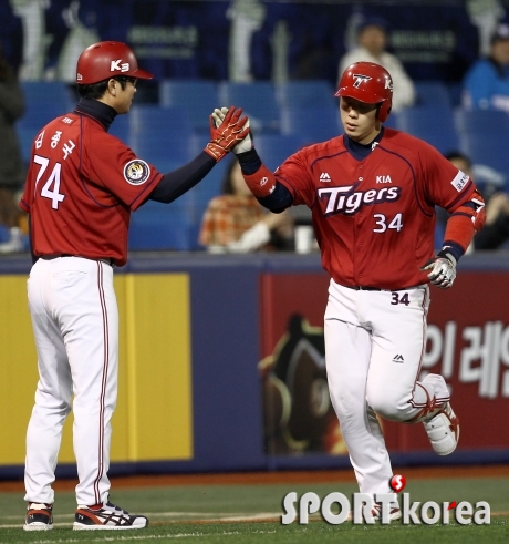 이홍구 `역전 솔로포, 3-2 리드 중`