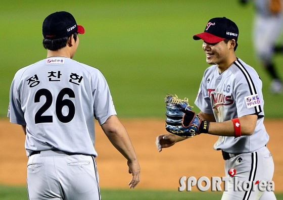 정찬헌, `(박)지규야 호수비 고마워!`