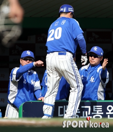 류중일 감독 `진갑용 3점홈런으로 역전을 기대`