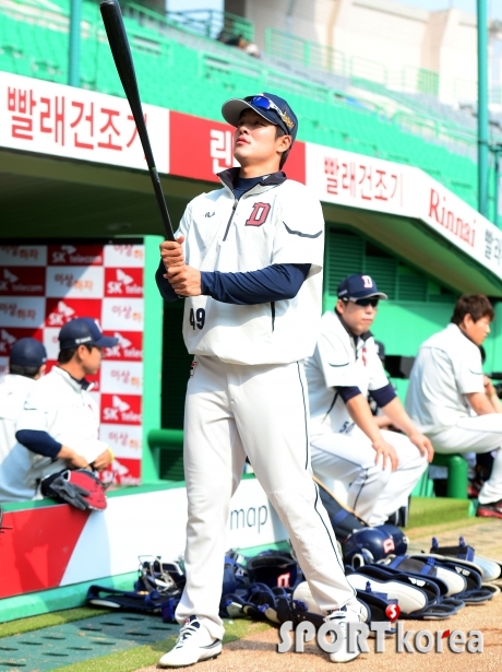 민병헌 `오늘은 이 배트로 결정했어`