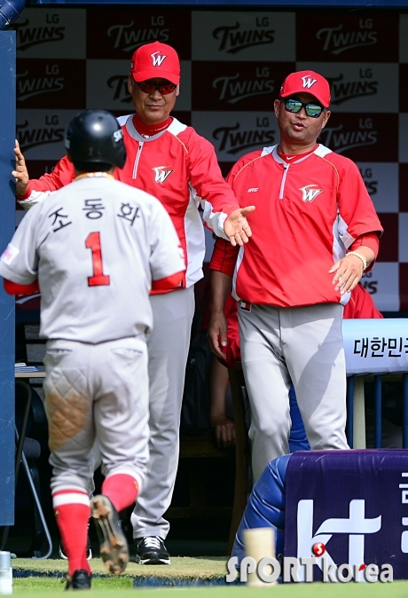 김용희 감독, `조캡틴 최고!`