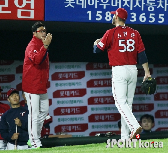 서재응 `스틴슨, 4승이 보여~`