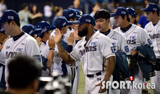 테임즈 `3연타석 홈런으로 승리 이끌어~`