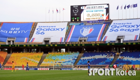 메르스 공포에 수원축구장 `주말관중 급감`