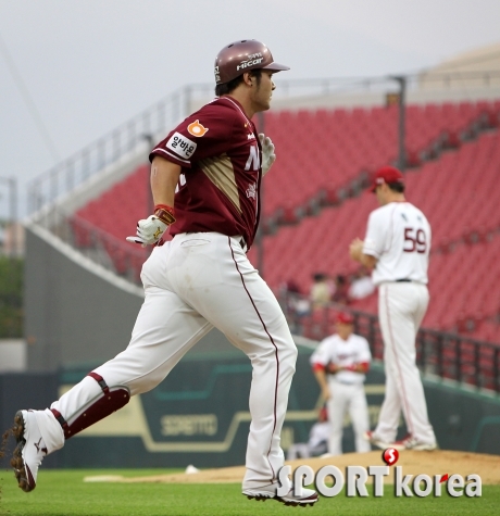 박병호 `홈런 한방으로 호랑이 기선제압`