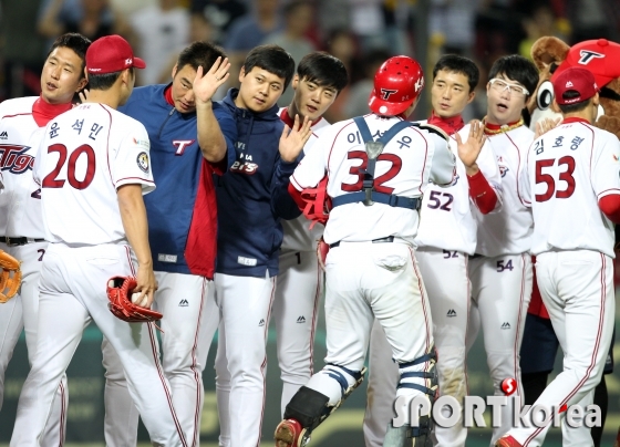 만루포 등 6타점 필 KIA, 넥센 누르고 승률 5할 복귀