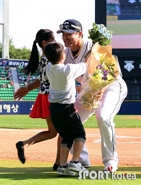 홍성흔, `애들아 이리 오렴~`