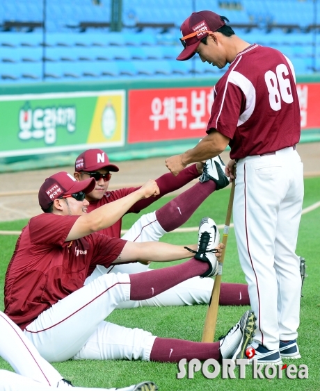 선수들에게 기를 불어넣는 정수성코치