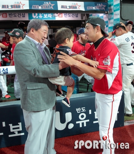 구본능 총재 `이용규 아들 너무 귀여워`