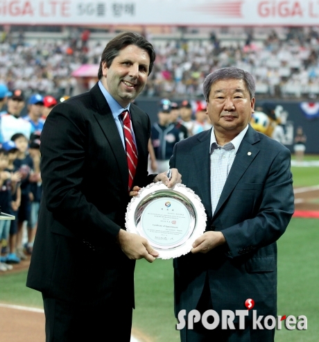 리퍼트 대사 `KBO 명예 홍보대사 위촉`