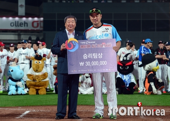 `구본능 총재와 기념촬영 하는 송승준`