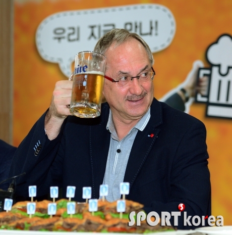 슈틸리케 감독 `한잔 해요 우리`