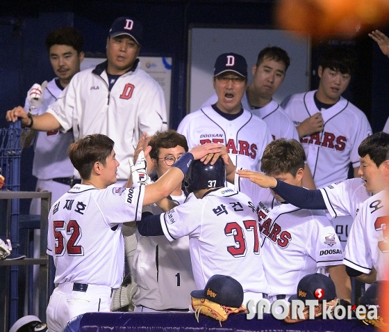박건우, 시즌 3호 쐐기 솔로 홈런