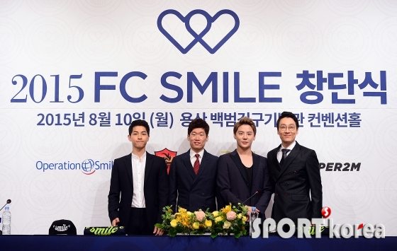 `FC SMILE 창단식에 참석한 송중기-박지성-김준수-이휘재`