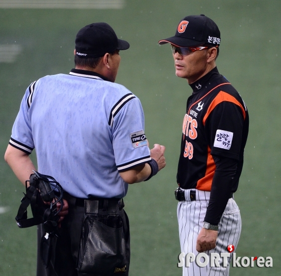 이종운 감독 `비디오 판독을 요청합니다`