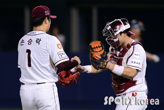 박동원 `승락이형 승리구 챙겨야죠`