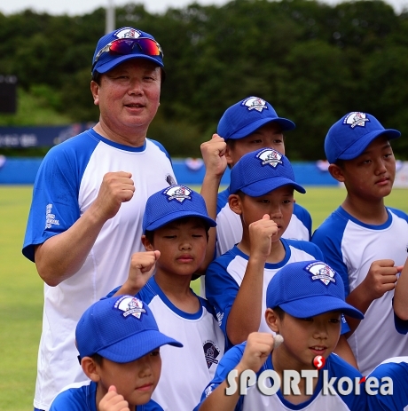 선동열 전 감독 `흐뭇한 미소`